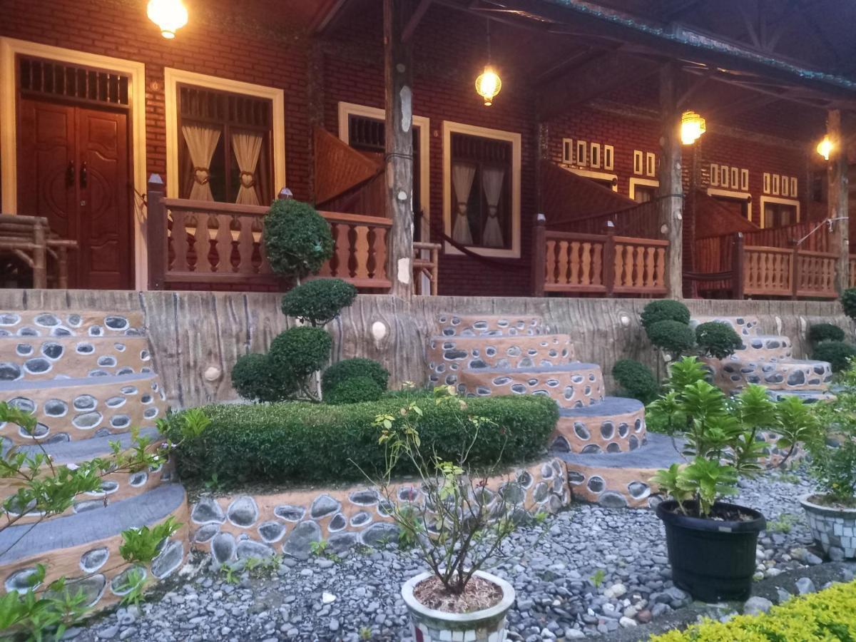 Sahnan Guest House Bukit Lawang Exterior photo
